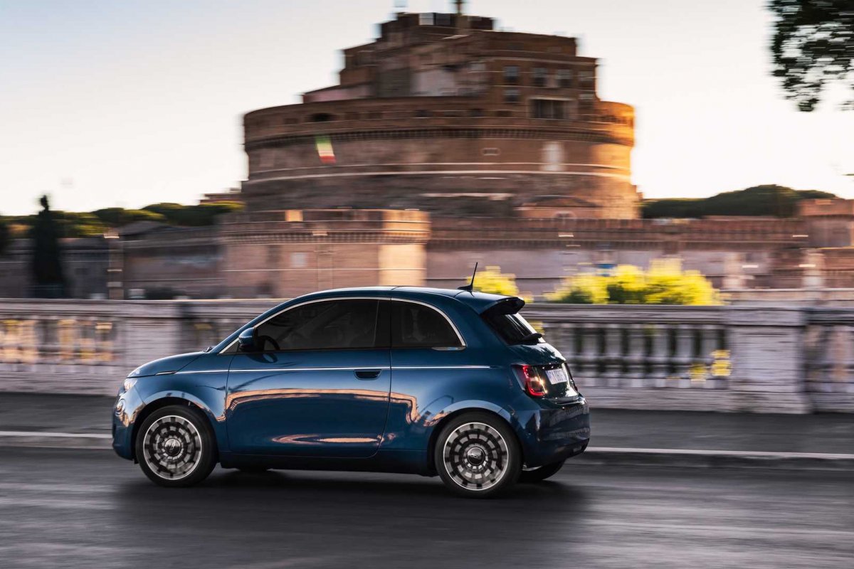 Fiat 500e elétrico chega ao país por R$ 239 mil