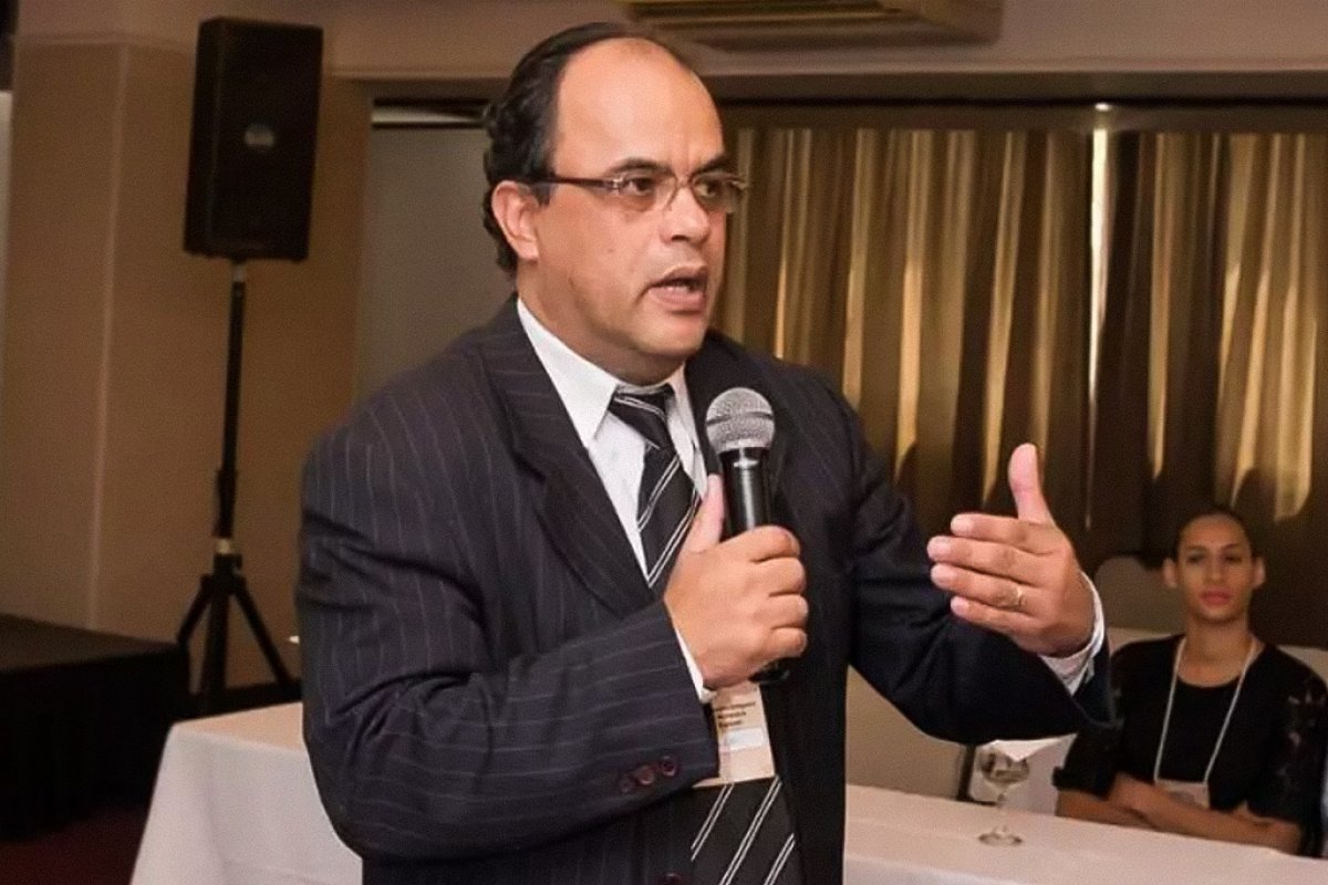 "Queria vacinas para o Brasil", diz reverendo Amilton sobre negociações