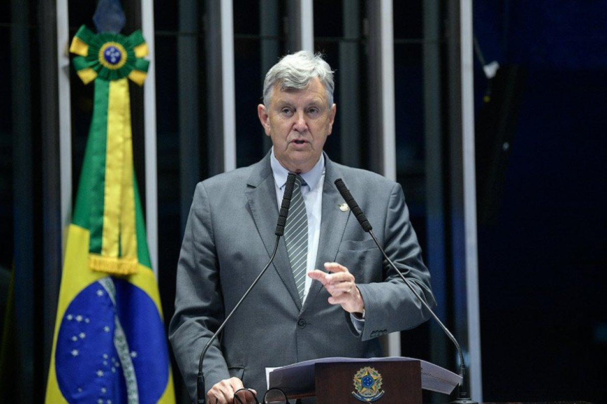 "Vou trabalhar para que seja aprovado", diz senador Heinze sobre voto impresso