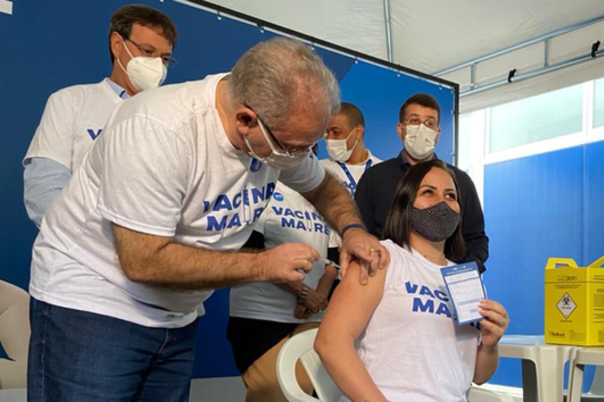 Ministro da Saúde pede que brasileiros recebam segunda dose da vacina contra Covid-19