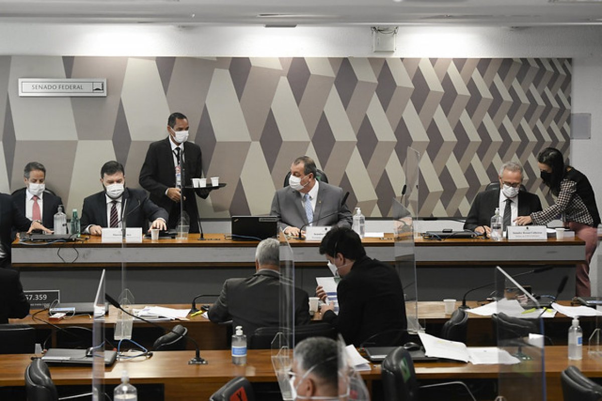 Blanco diz na CPI que vacinas da Davati seriam para o setor privado