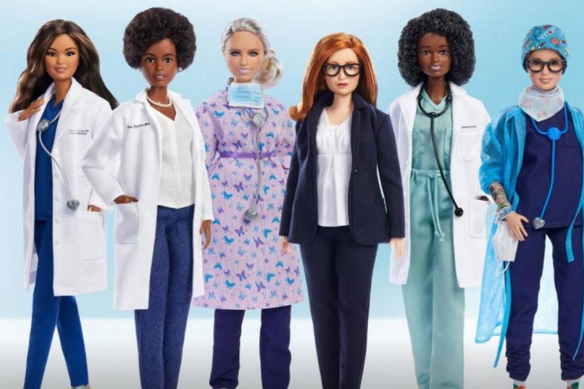 Biomédica brasileira que ajudou a sequenciar DNA do coronavírus ganha versão própria de boneca