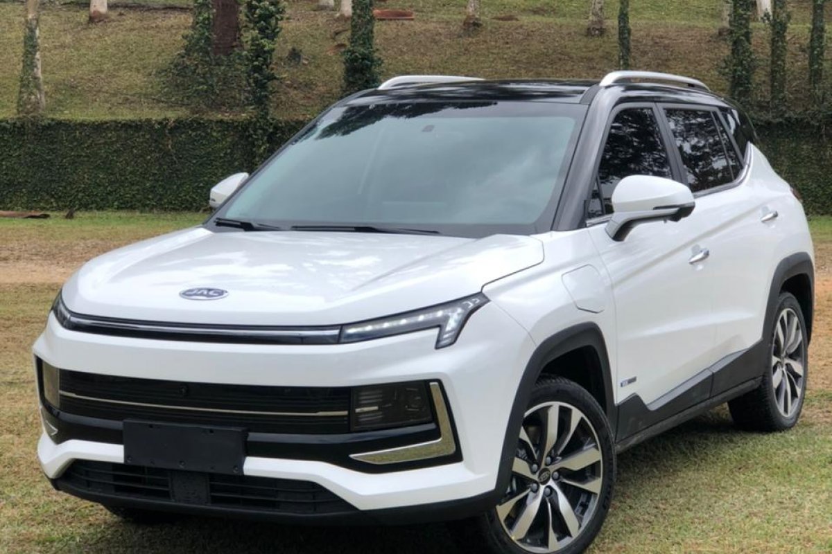 JAC Motors lança E-JS4 elétrico: Farol da Bahia já testou
