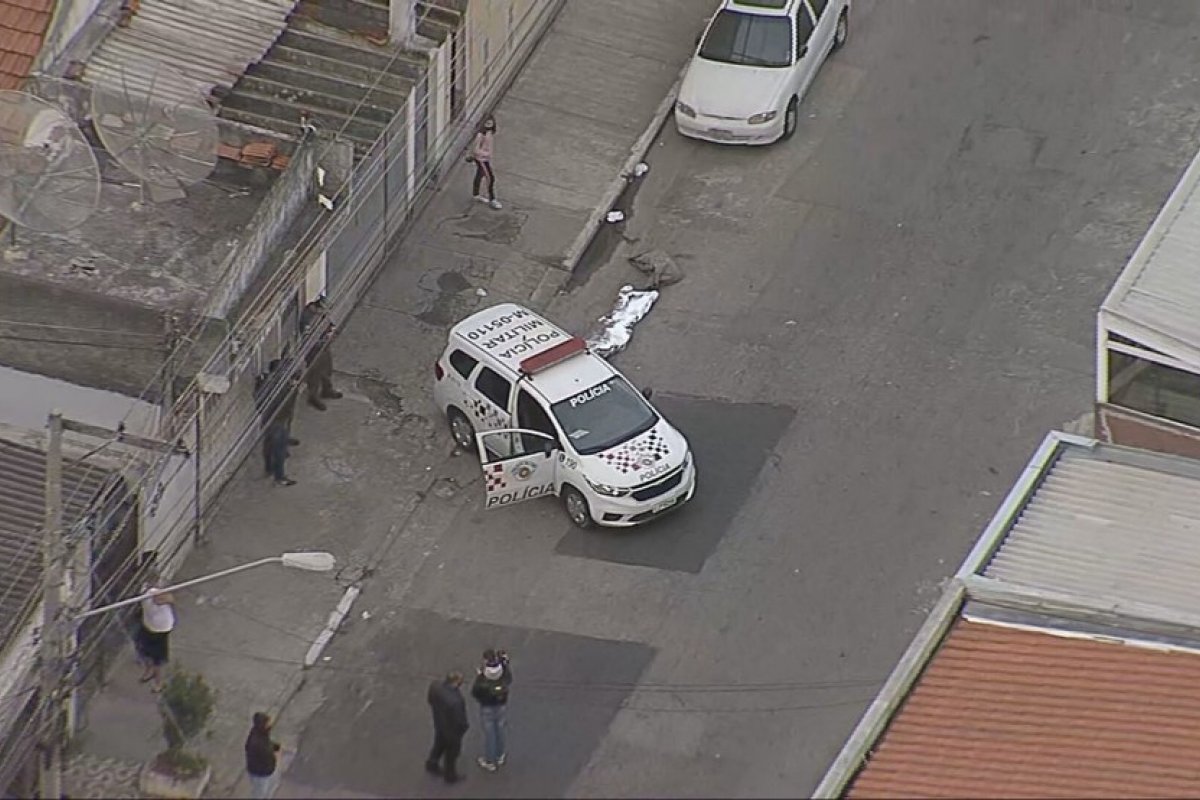 Morador de rua morre atropelado por caminhão após dormir embaixo do veículo em São Paulo