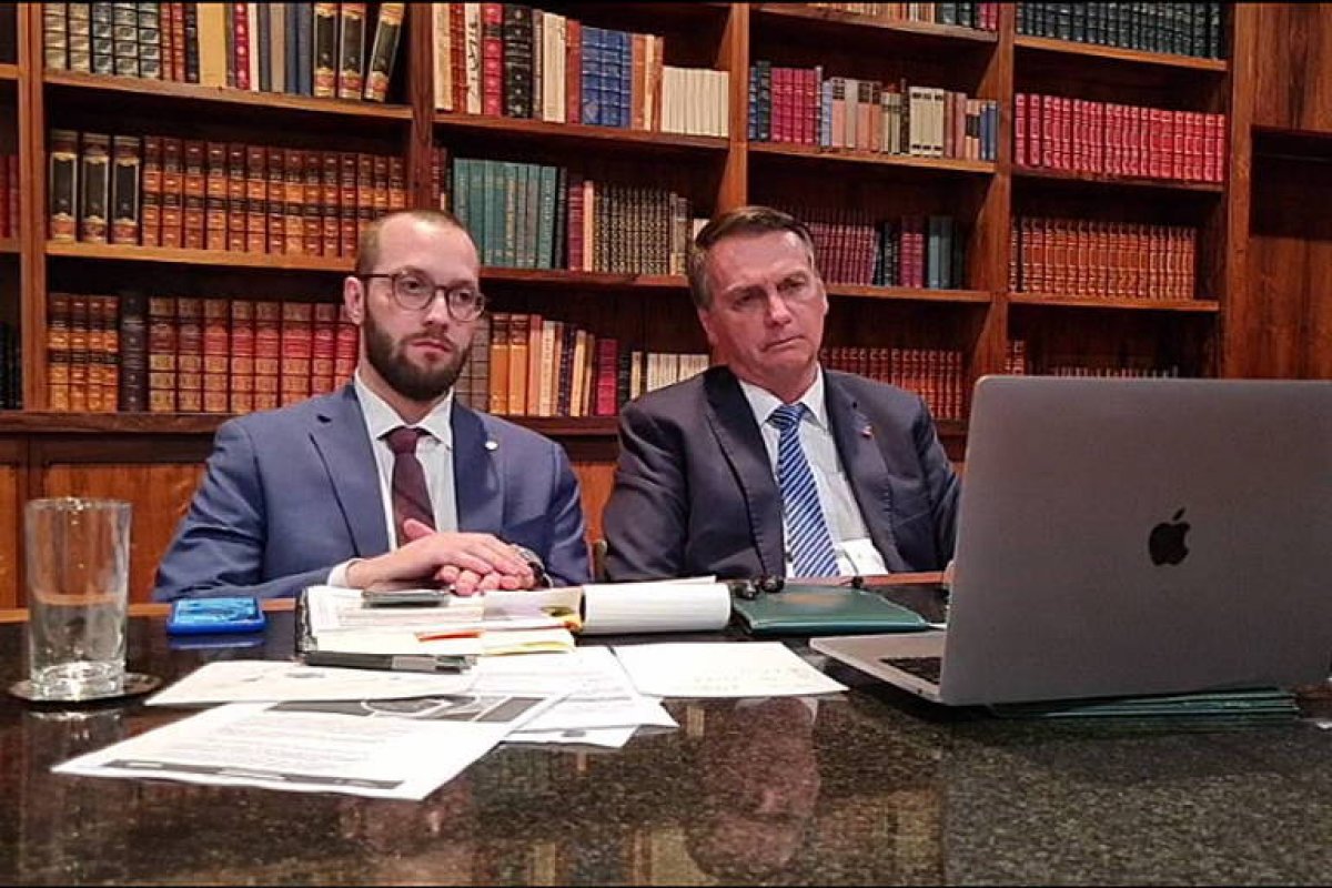 Bolsonaro divulga documentos com detalhes da invasão de hacker no sistema eleitoral em 2018