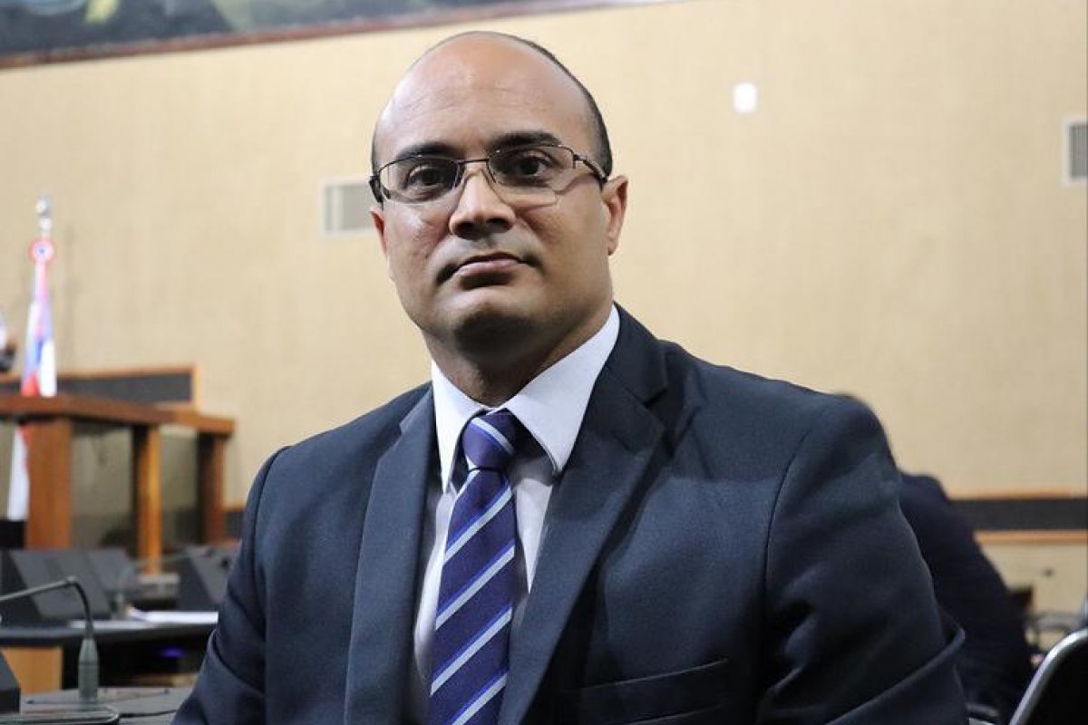 Oposição da AL-BA entra com ação criminal contra Alden