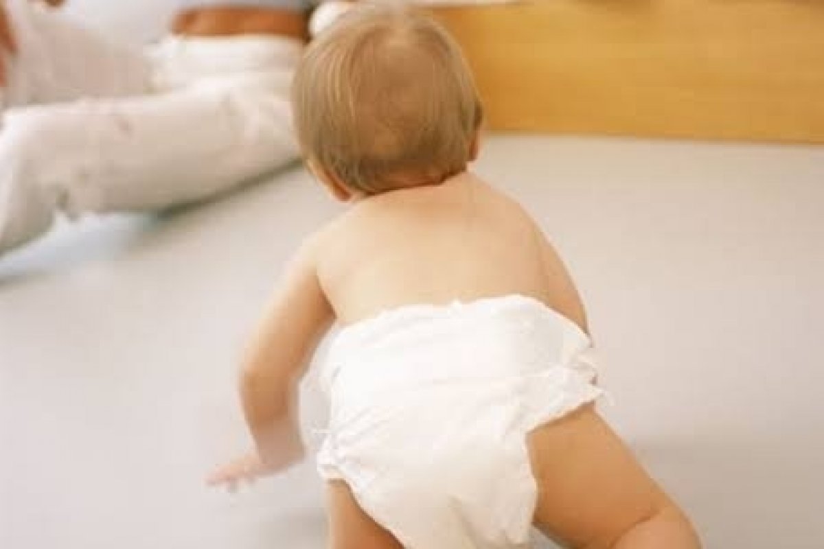 Engatinhar é saudável e deve ser encorajado pelos pais