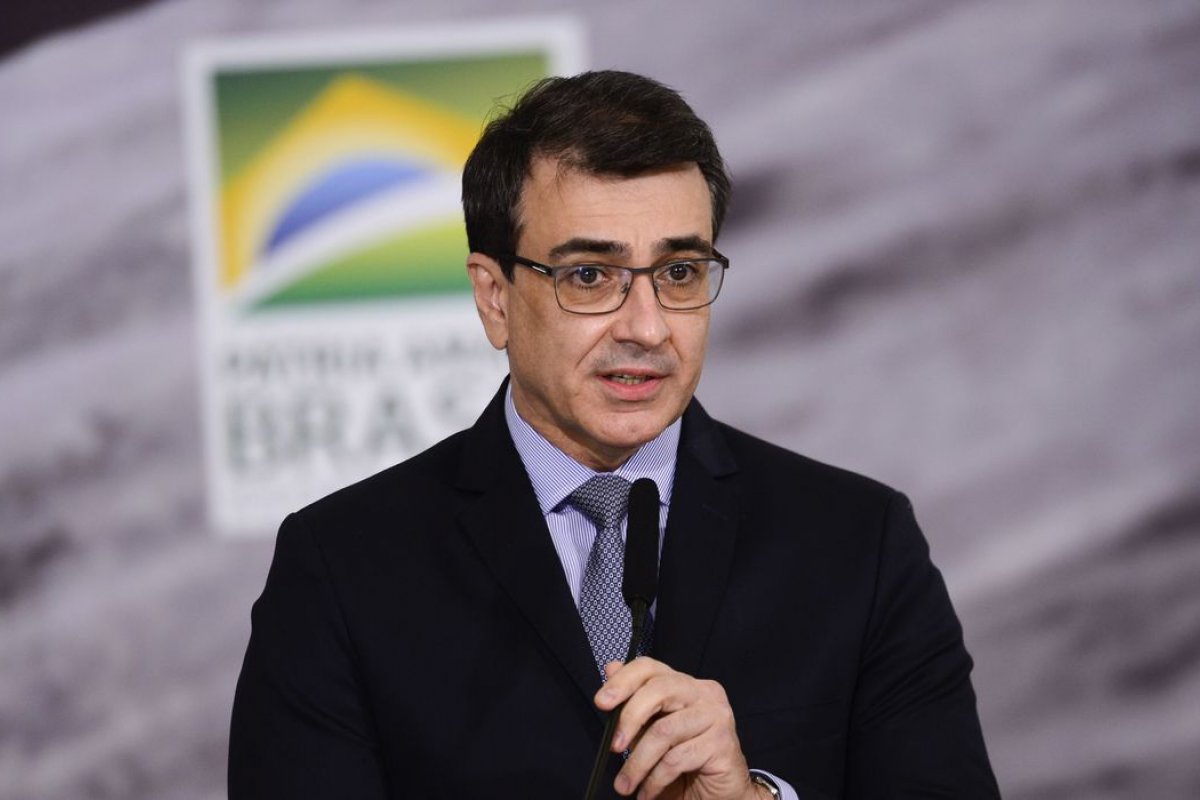 Ministro defende transferência de tecnologias para produção de vacinas contra a Covid-19