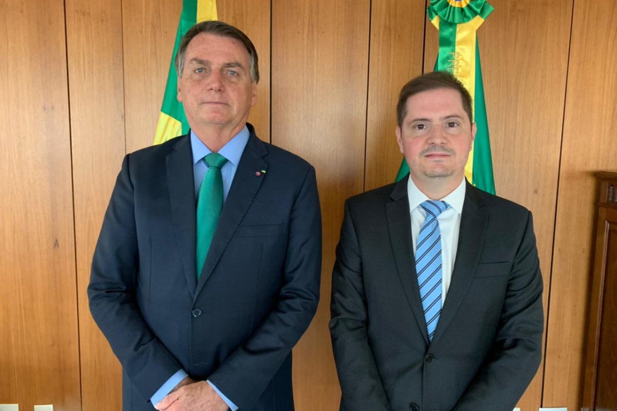 Bolsonaro já teria comunicado a ministros escolha de Bruno Bianco para a AGU