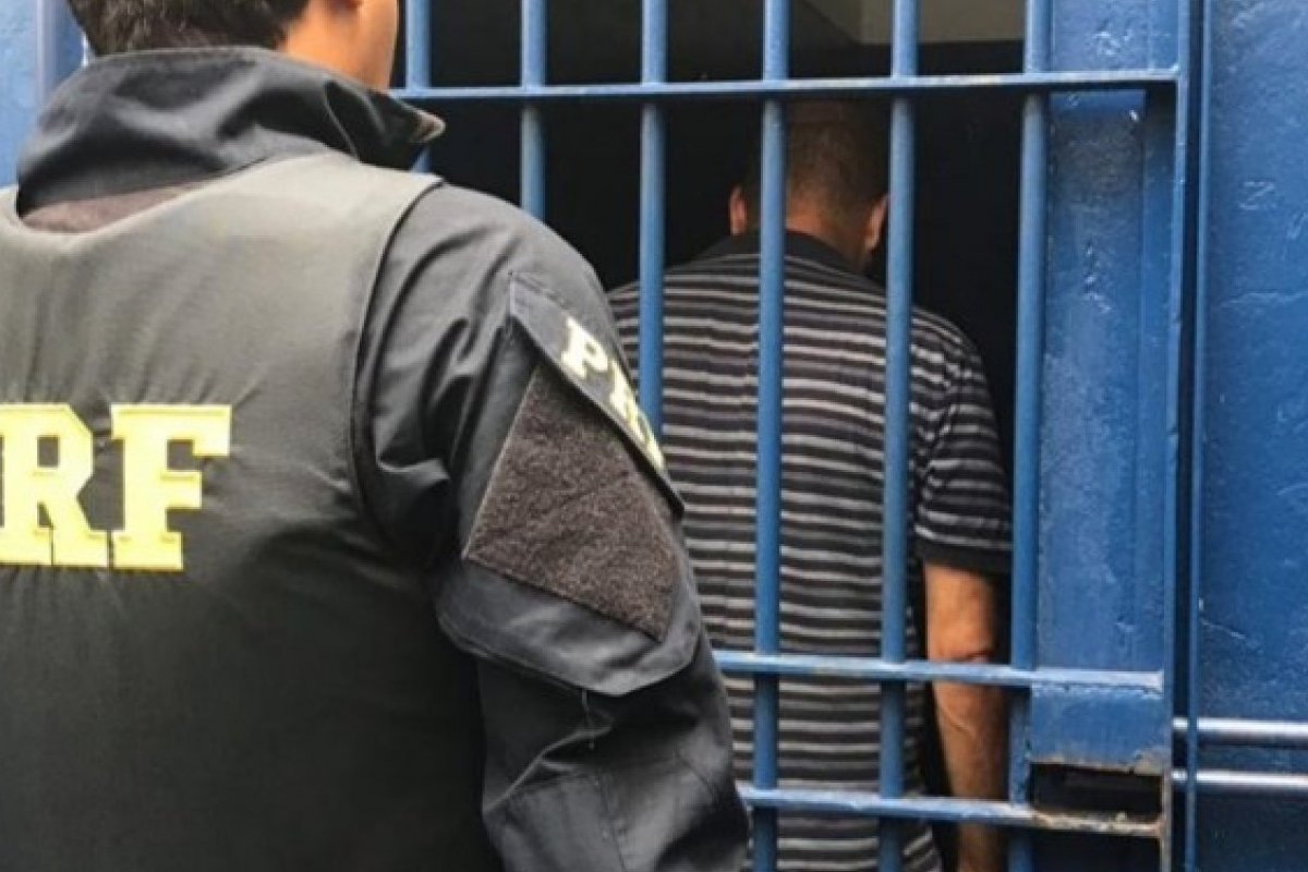 Acusado de estupro é preso na BR-101