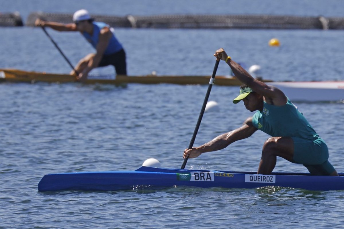 Isaquias Queiroz vence etapa e garante vaga na semifinal