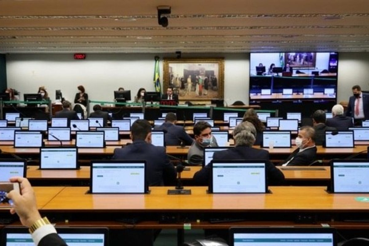 Novo parecer do voto impresso deve ser analisado nesta sexta-feira (6)