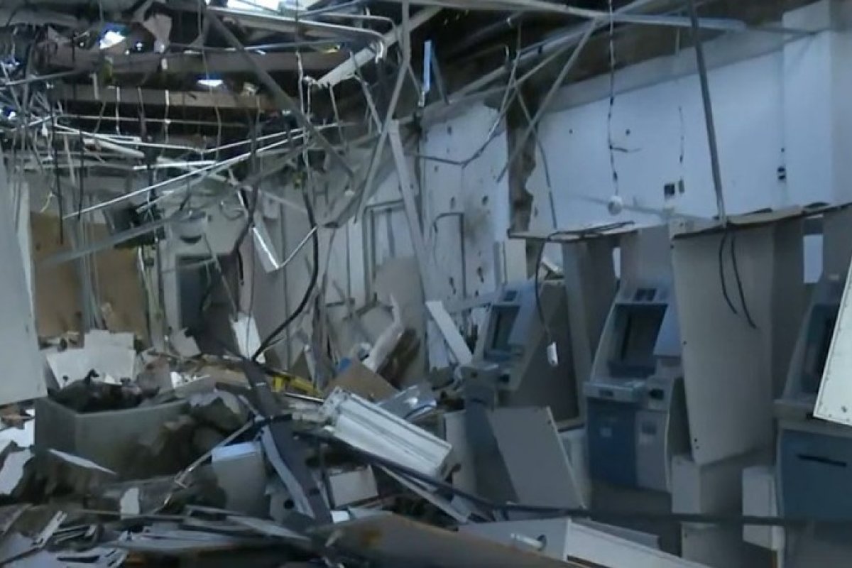 Grupo armado explode agência bancária em Conceição da Feira