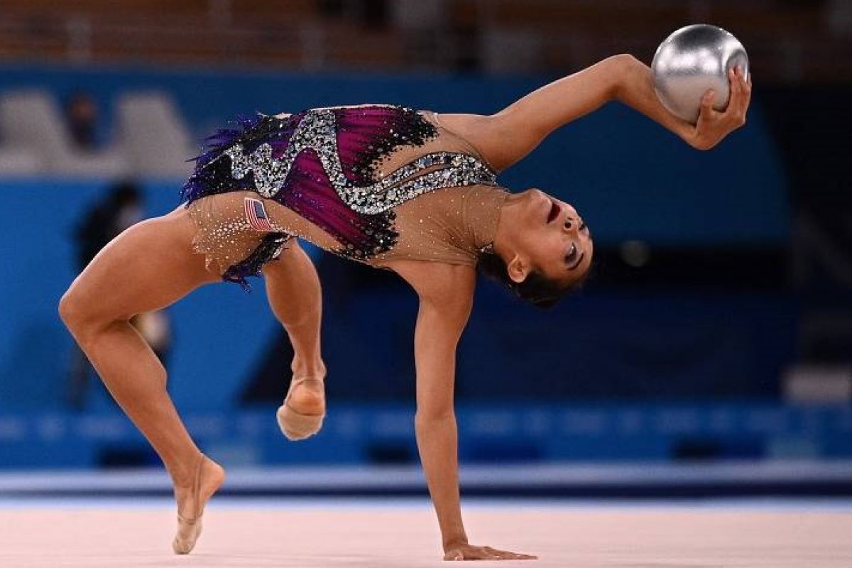 Ginasta dos EUA se apresenta ao som de Pabllo Vittar