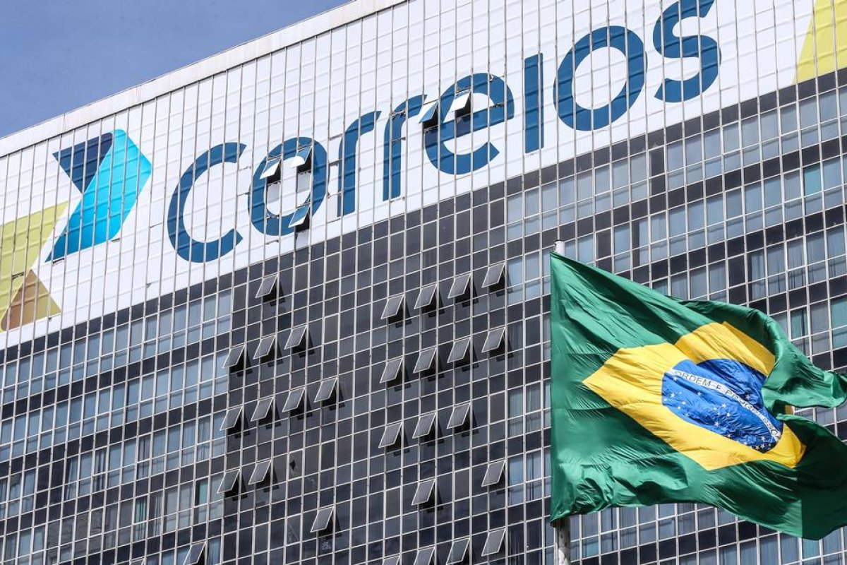 Venda dos Correios pode ajudar o governo a elevar valores no novo Bolsa Família