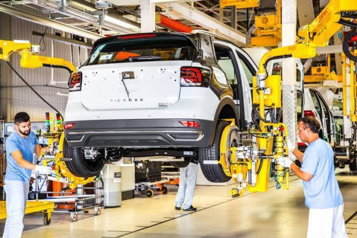 Estoque de veículos novos em fábricas e concessionárias é o mais baixo dos últimos 20 anos, diz Anfavea