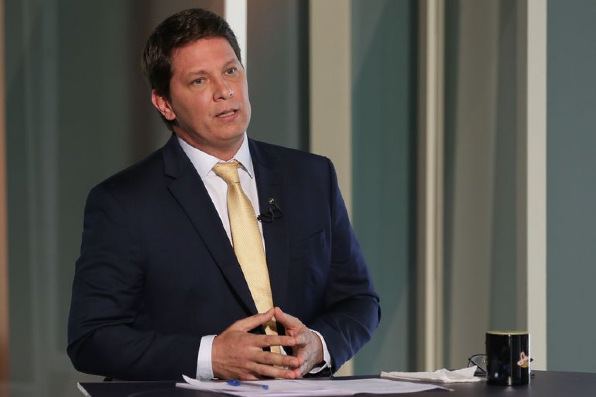 Mario Frias ironiza Joice sobre suposto atentado e deputada rebate: "animal" 