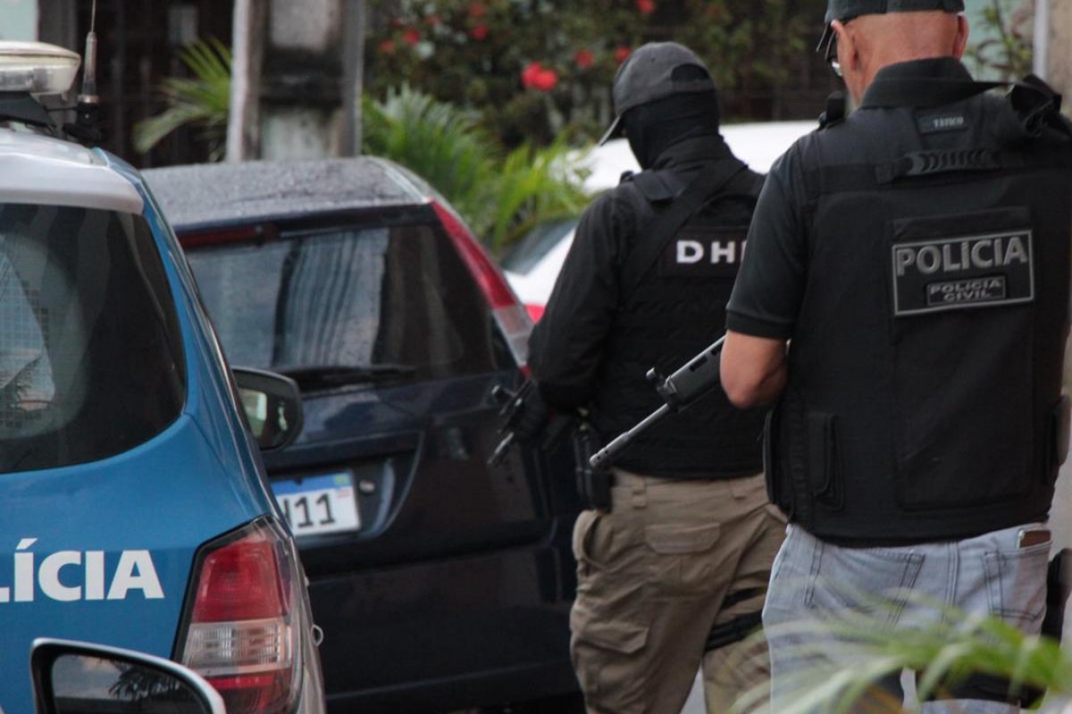 Presa mulher envolvida em roubo de motel no bairro de Macaúbas