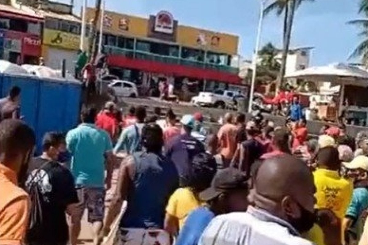 Criança e homem de 35 anos são baleados em tiroteio na praia de Itapuã