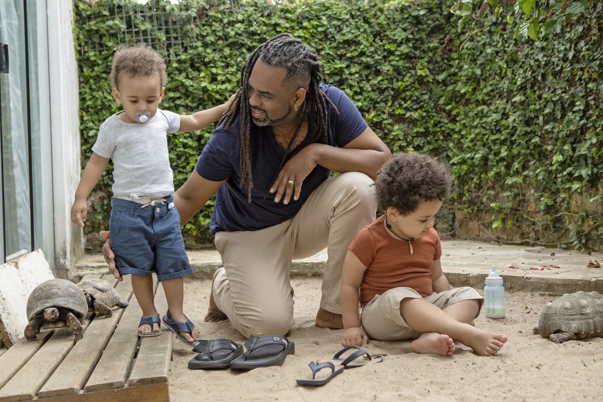 Manoel Soares, do programa É de Casa, fala sobre paternidade ativa