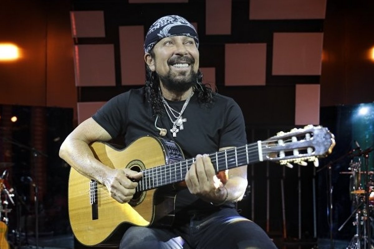 É amanhã: Bell Marques promete surpresas em live de Dia dos Pais