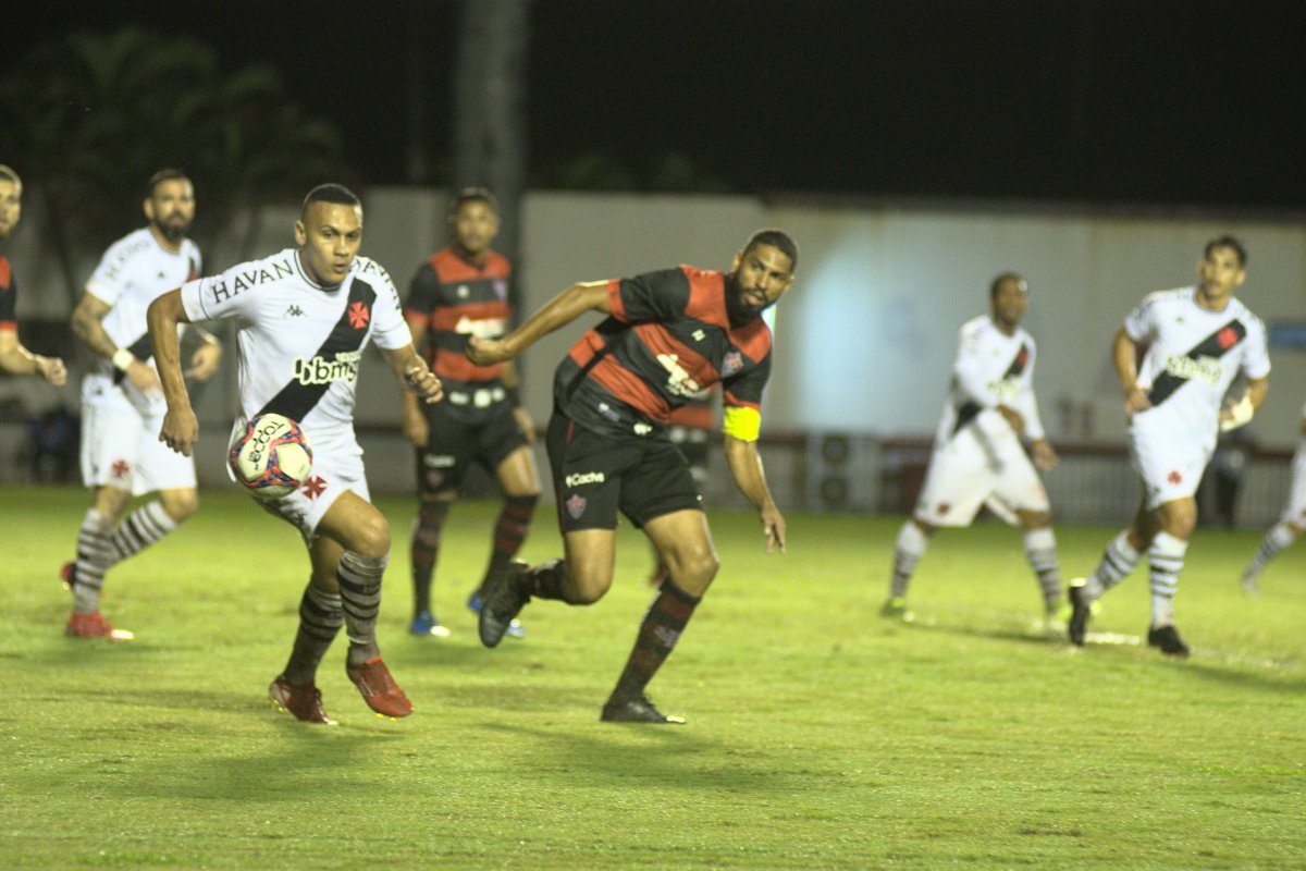 Vitória perde para o Vasco no Barradão e entra no Z-4 da Série B