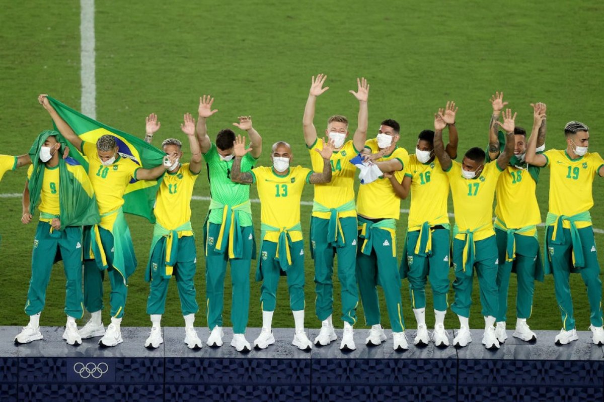 COB critica CBF e jogadores da Seleção por não uso de agasalho em premiação