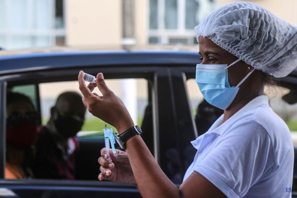 Aplicações das 1ª e 2ª doses da vacina contra covid-19 em Salvador estão suspensas neste domingo (8)