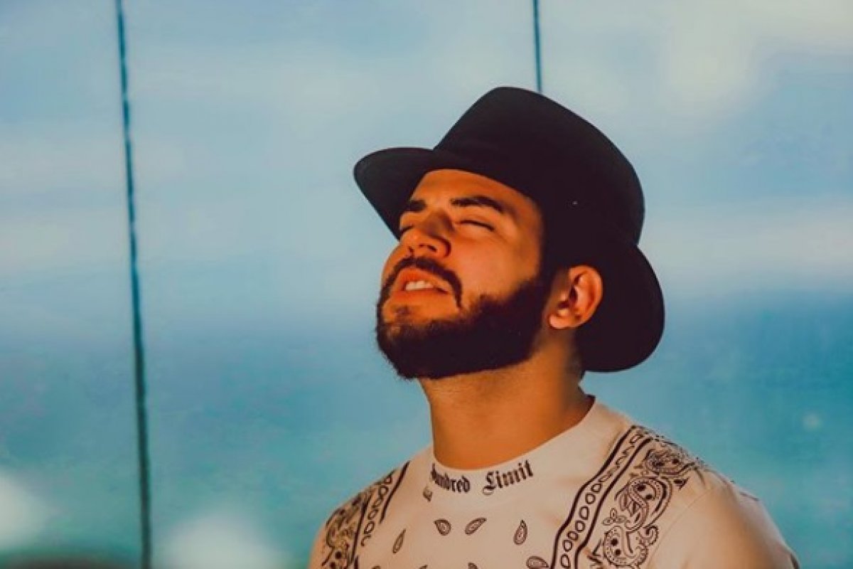 Dan Valente recebe “Single de Diamante” e “Single de Ouro