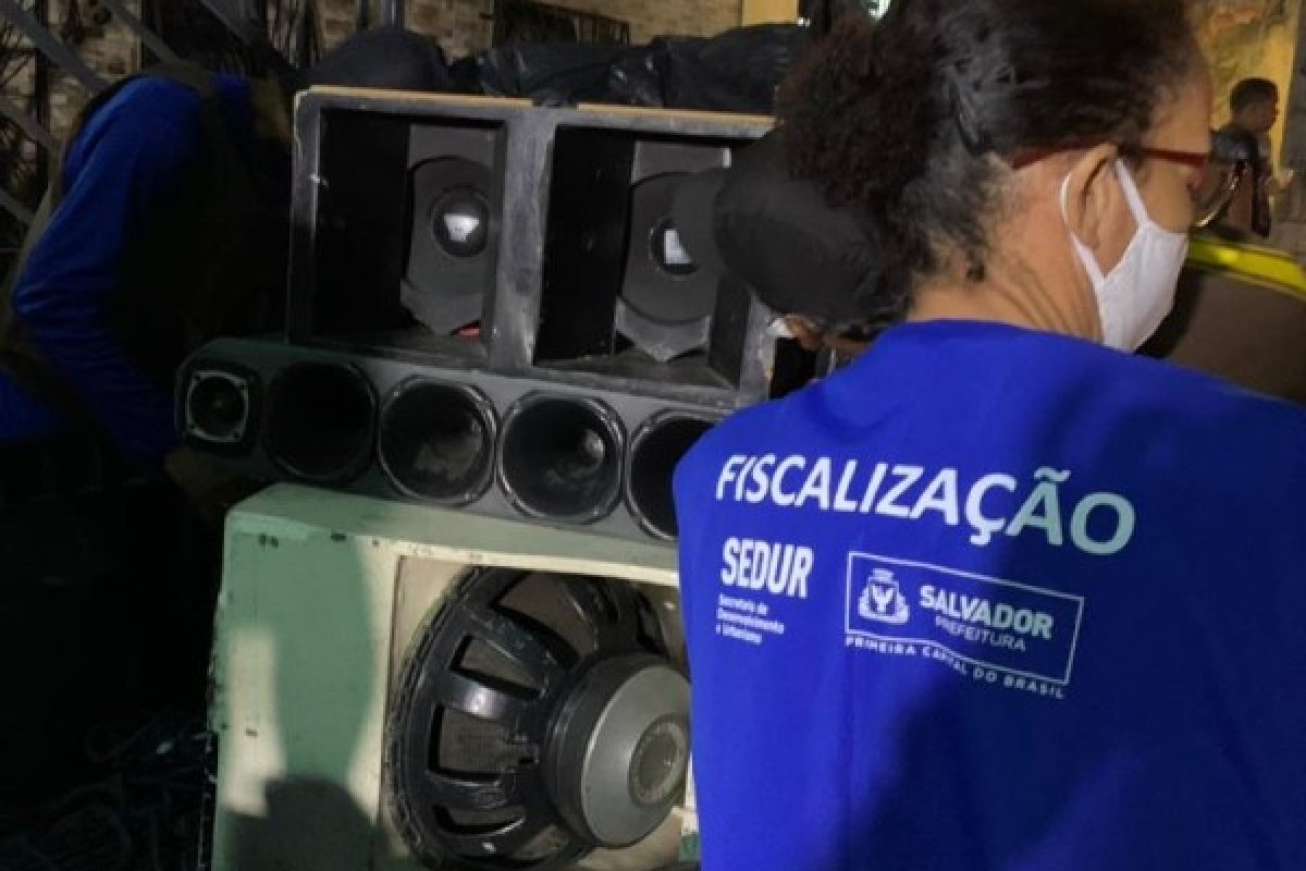 Operação contra festas irregulares e poluição sonora apreende equipamentos de som em Salvador