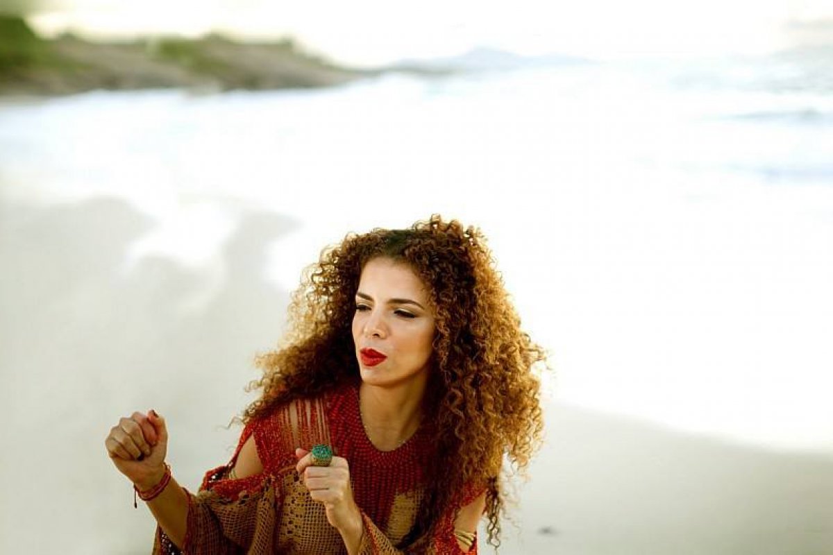 Vanessa da Mata anuncia musical em homenagem a Clara Nunes