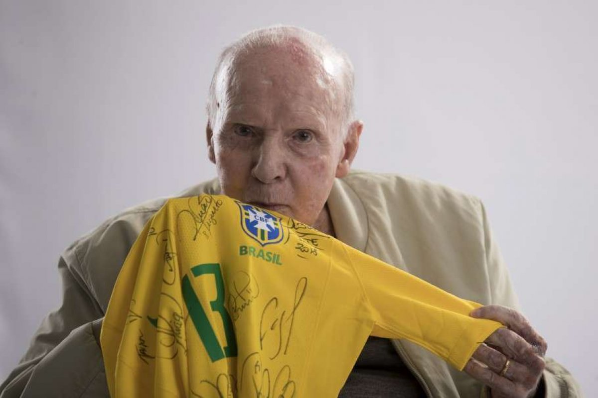 Documentário da Fifa homenageia os 90 anos de Zagallo