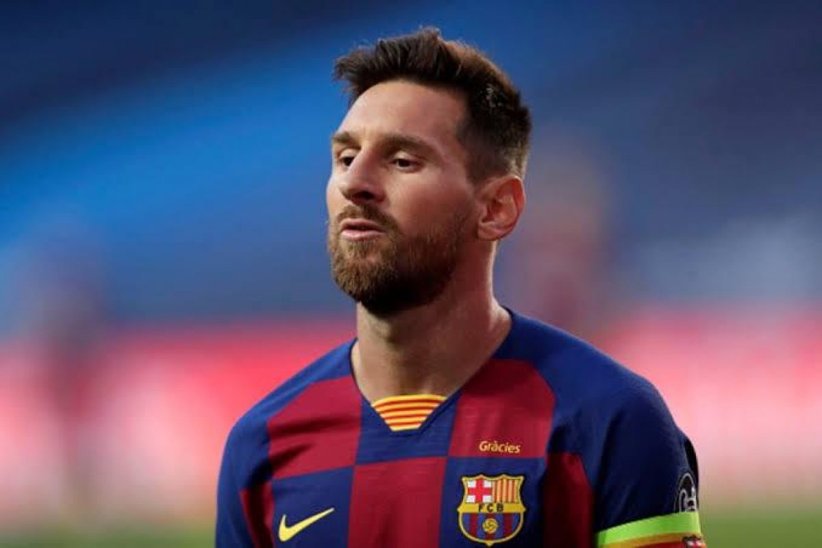 Torcedor do Barcelona aciona Justiça para impedir ida de Messi ao PSG