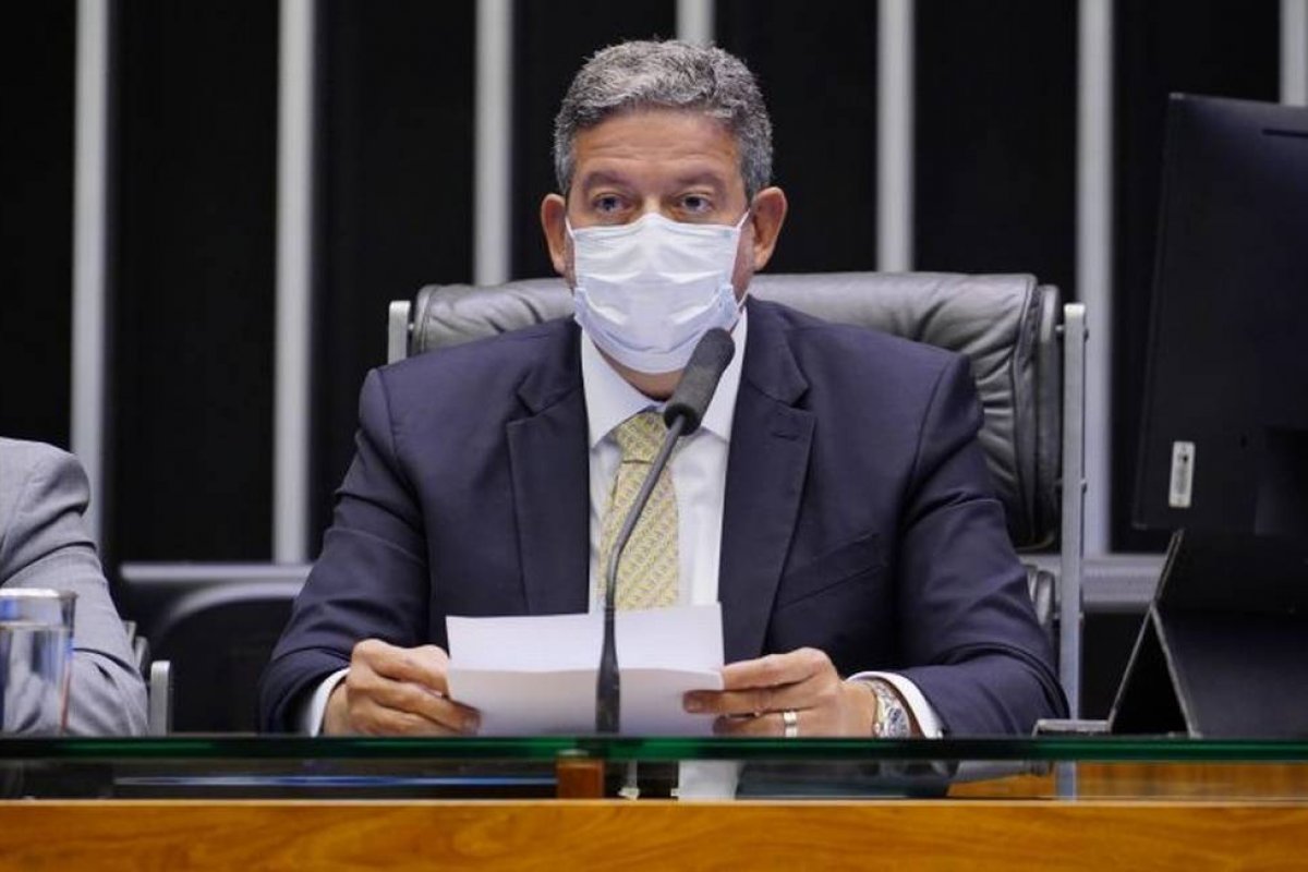 Lira afirma que Bolsonaro "aceitaria o resultado" caso PEC do Voto Impresso seja rejeitada