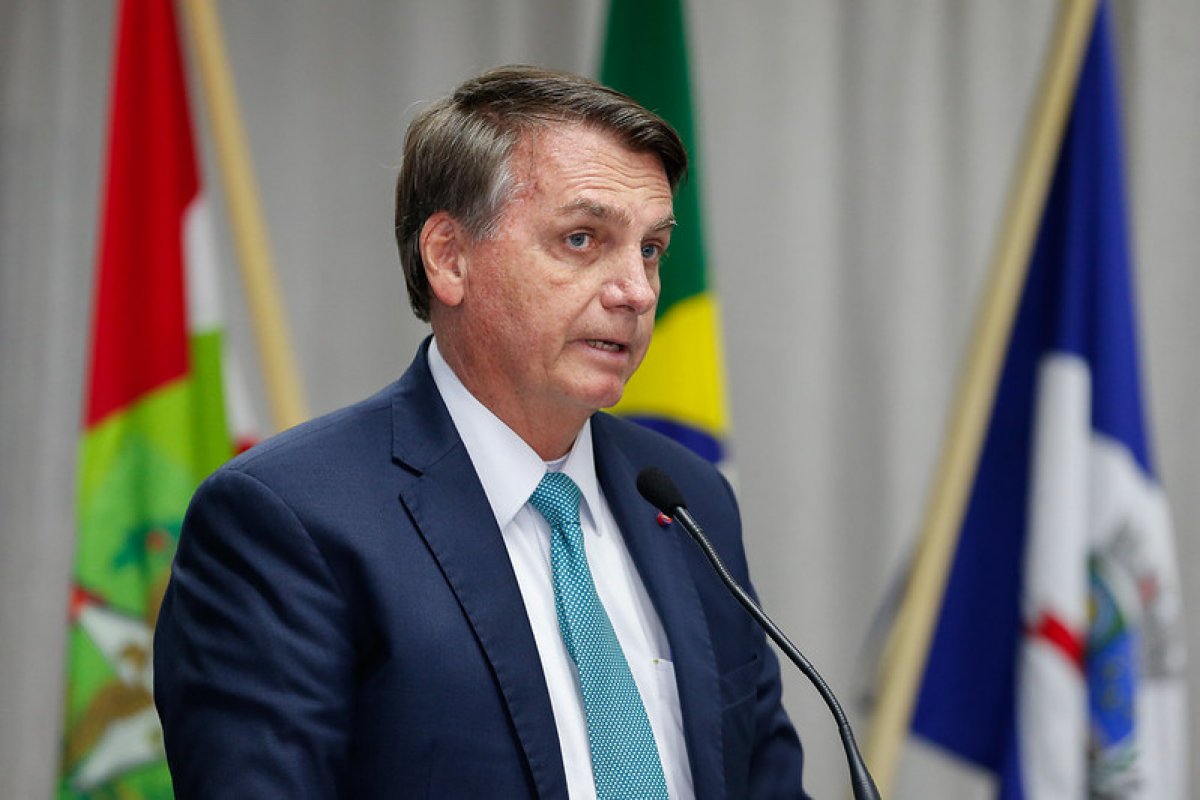 Bolsonaro convida presidentes do STF e do Congresso para evento da Marinha