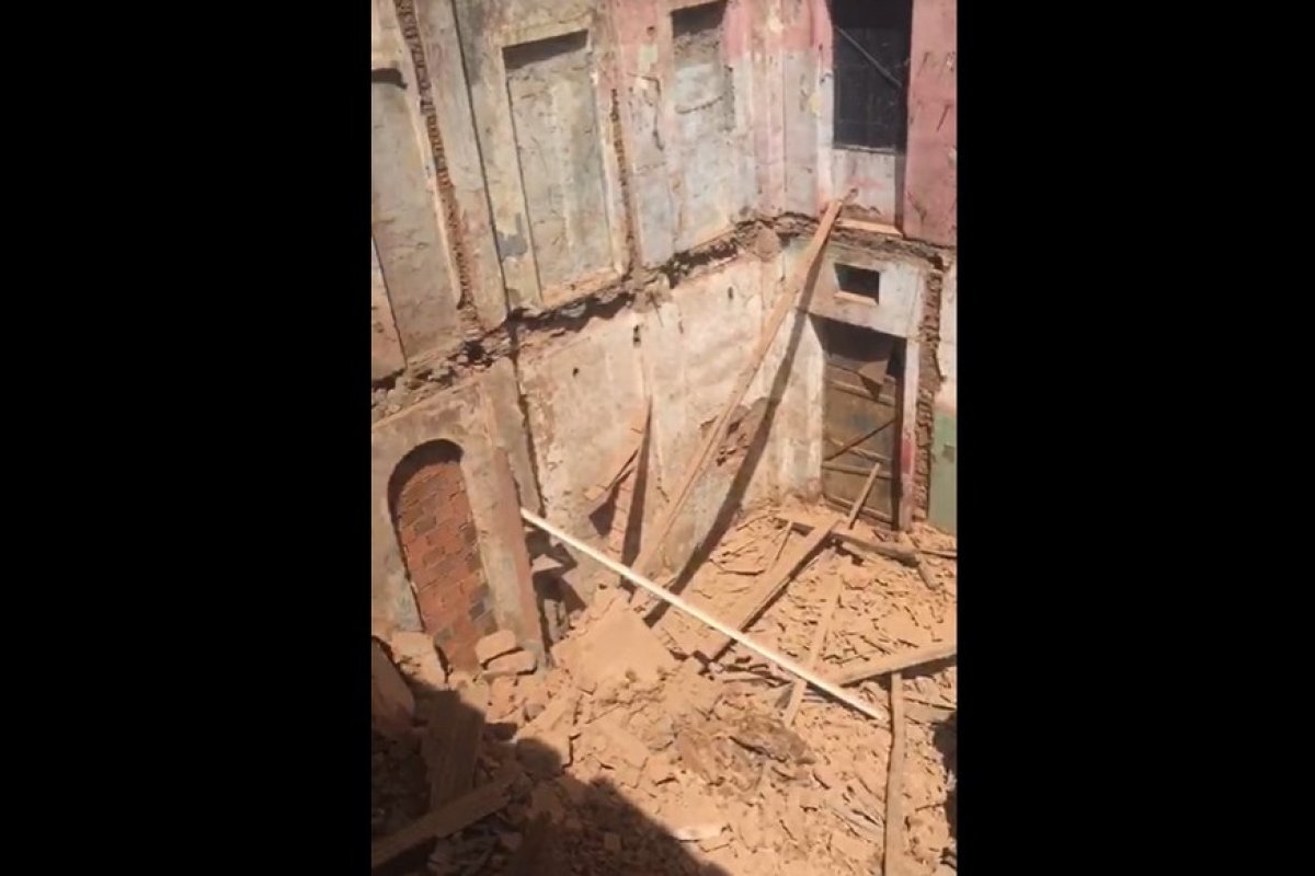 Trecho no Centro Histórico de Salvador é interditado por risco de desabamento