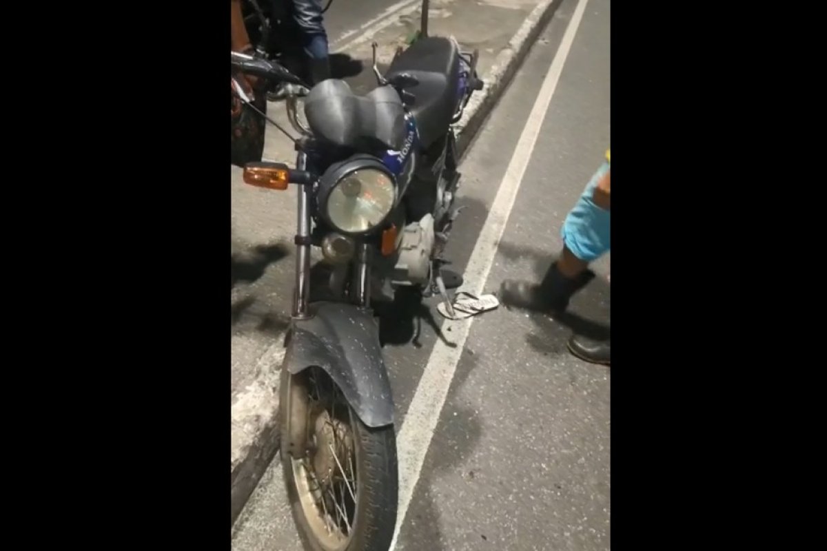 Motociclista morre após queda na Avenida Barros Reis, em Salvador