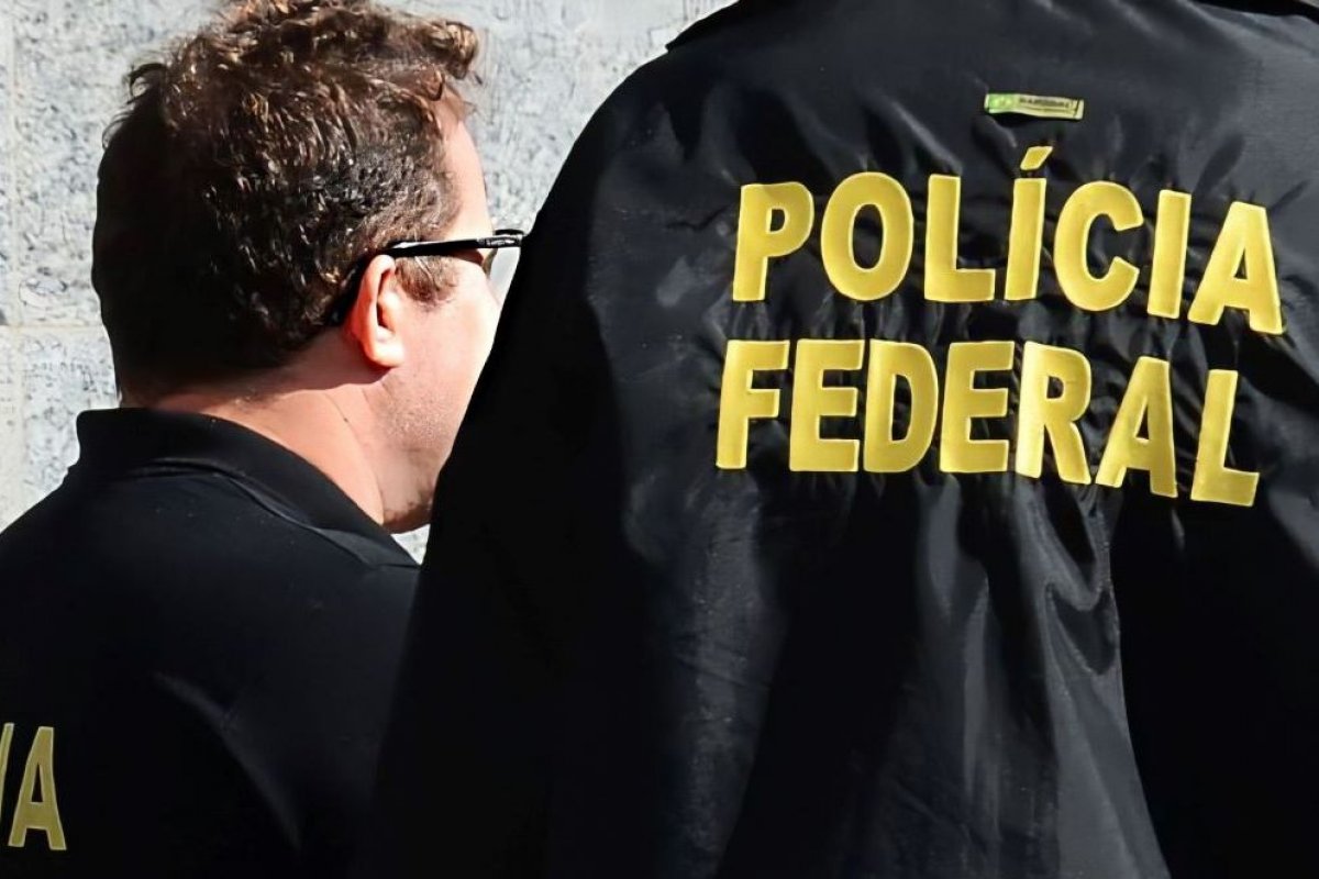 Casal fura blitz e abandona carro com drogas em Vitória da Conquista