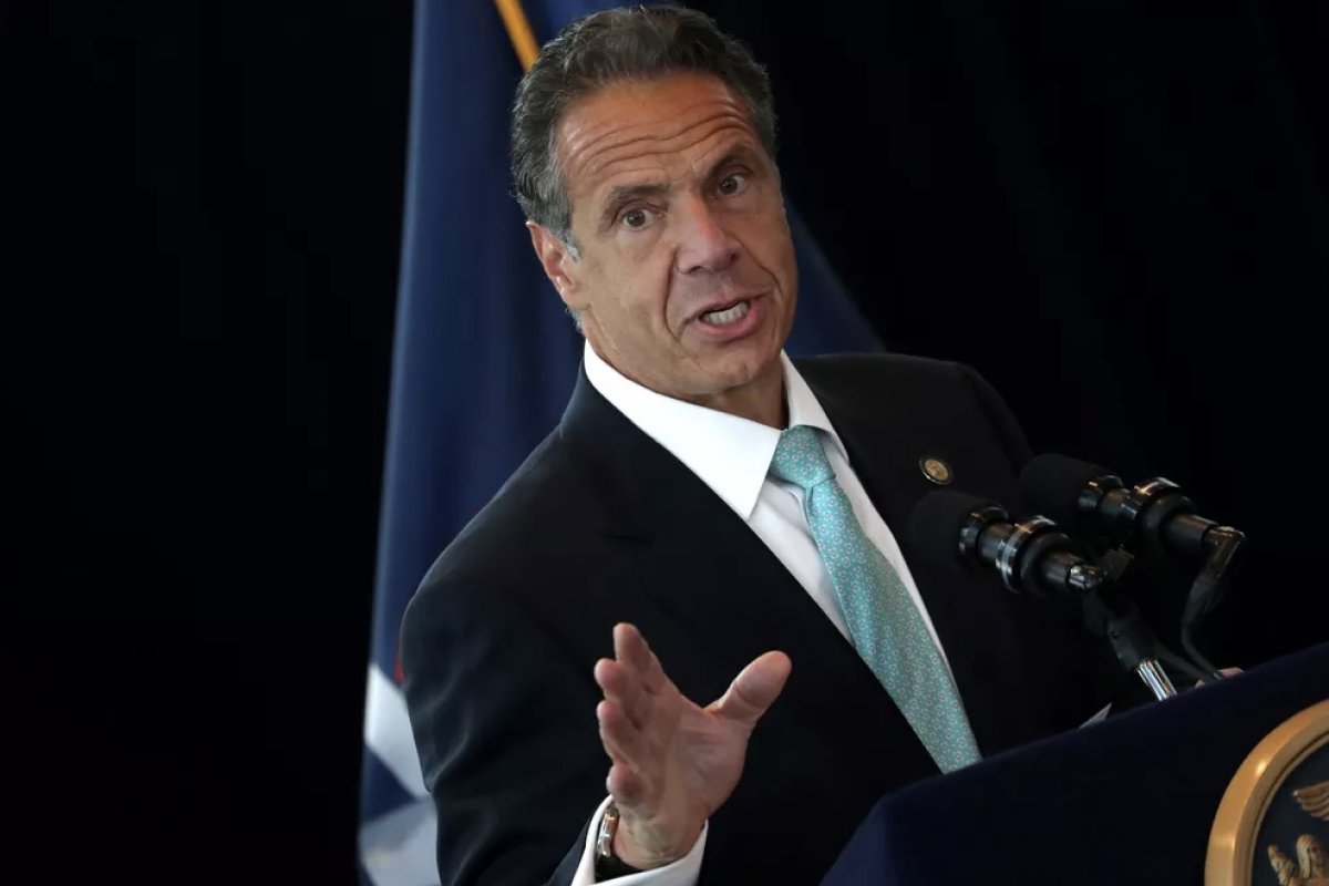 Governador de Nova York renuncia em meio a denúncias de assédio sexual