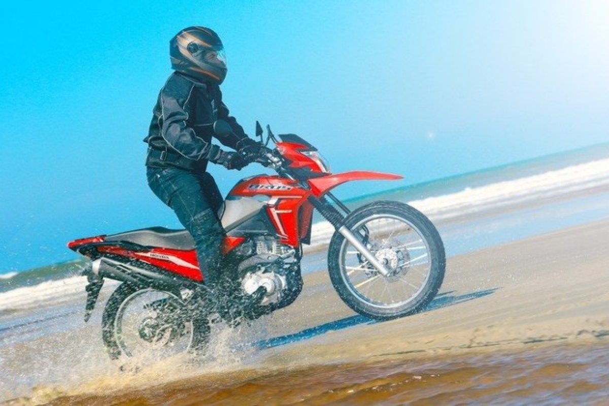 Honda NXR Bros 160 ganha nova dianteira, tanque e detalhes visuais na linha 2022