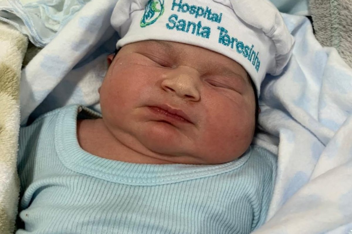 Criança nasce com pouco mais de 5kg em maternidade de Santa Catarina