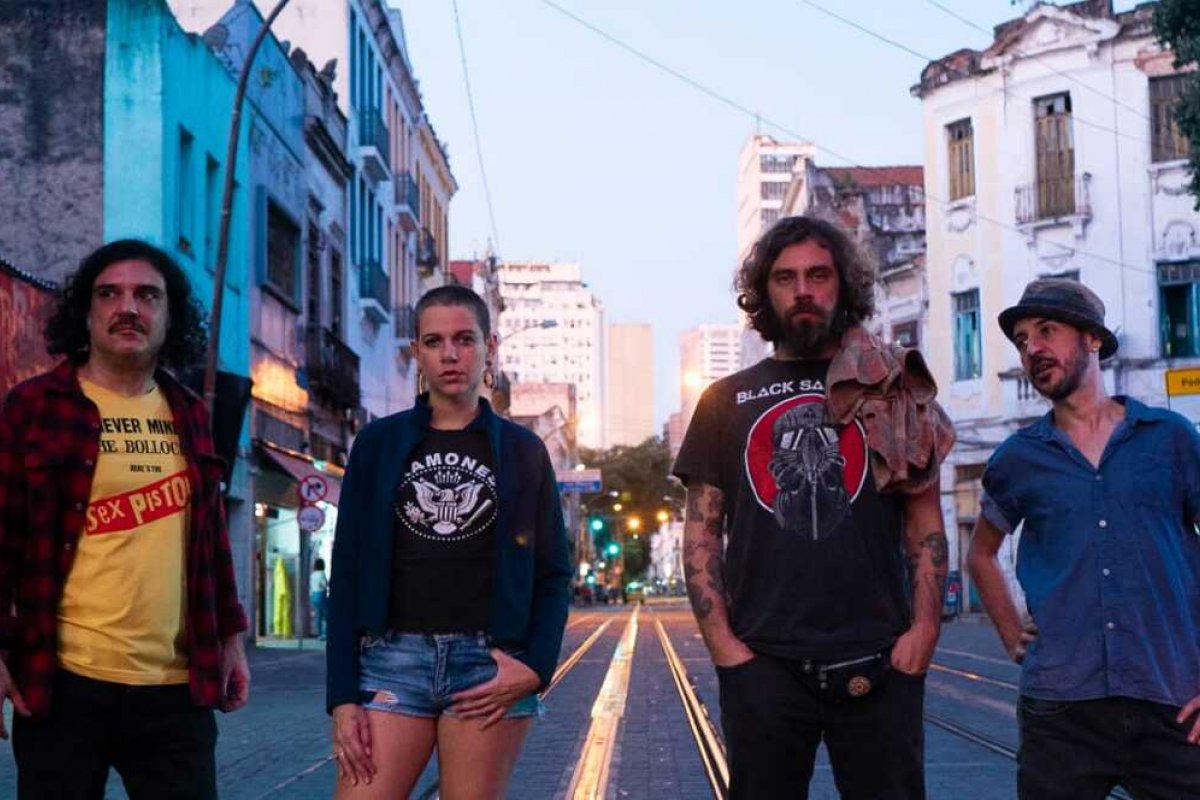 Carmen Blues lança clipe 'Cheiro de Gasolina'