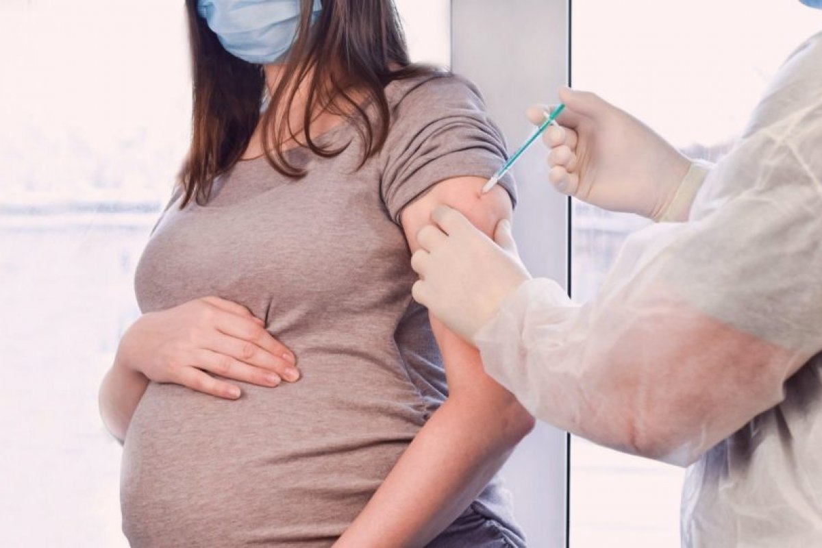 Intercambialidade de doses de vacina contra Covid-19 para gestantes é aprovada em CIB