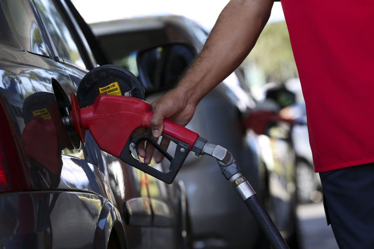 Gasolina e diesel ficam mais caros a partir desta quinta-feira (19)