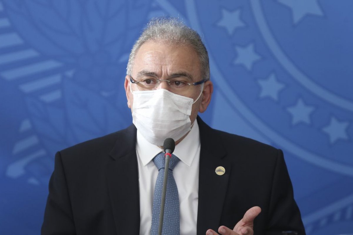 'Vamos poder tirar de uma vez por todas essas máscaras', diz Queiroga durante discurso