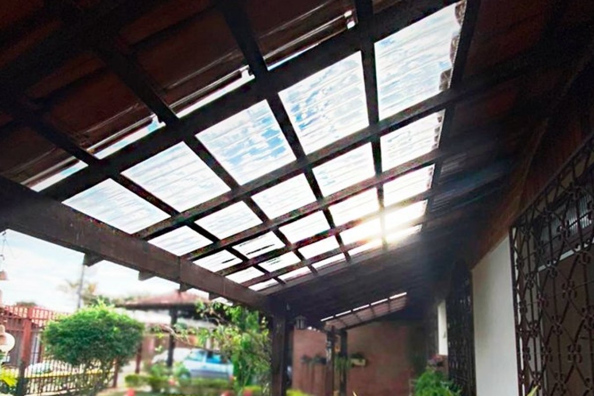 Telhas translúcidas: uma solução para ambientes escuros