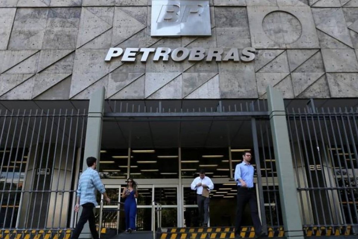 Preço da gasolina sofrerá reajuste a partir desta quinta-feira (12)