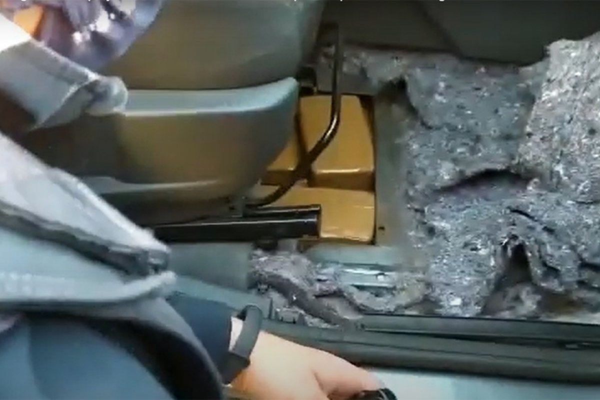 Preso homem flagrado com 130 kg de cloridrato de cocaína em escondidos em carro