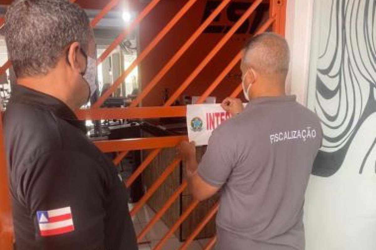 Operação do Conselho Regional de Educação Física interdita 10 academias em Salvador e Lauro de Freitas