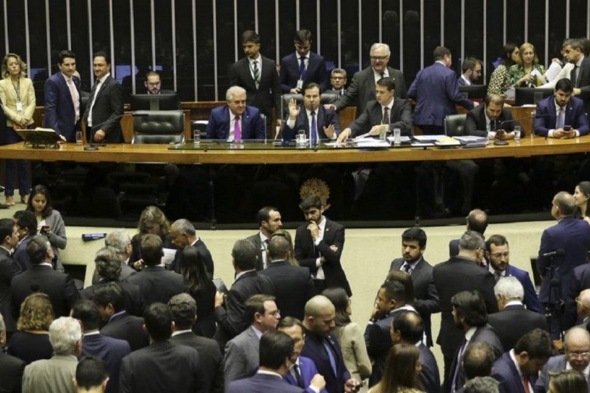 Projeto que altera regras para partidos e eleições é aprovado pela Câmara